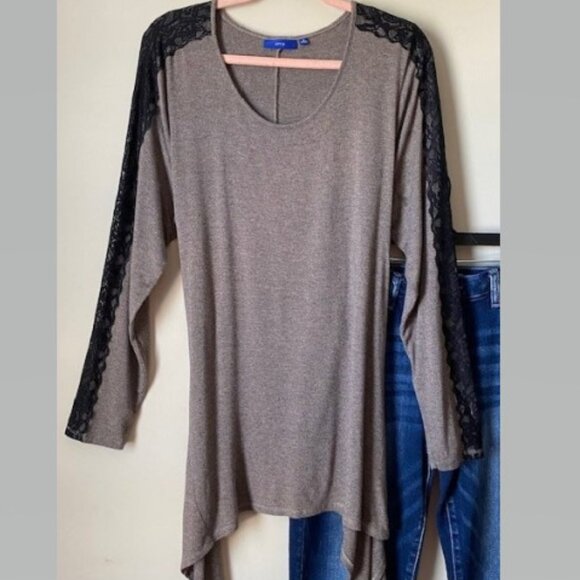 Black Lace Sleeve High Low Tunic - Picture 1 of 3